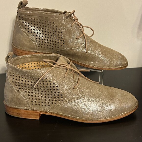 Womens TRASK Sz 8.5 Gold Metallic Leather Addy Lace-Up Ankle Boots Booties - Picture 1 of 6